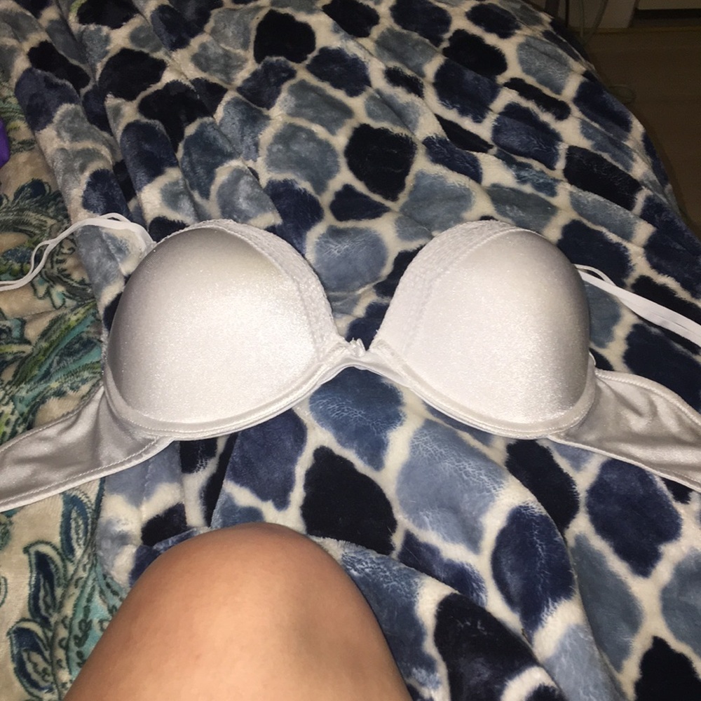 White push-up bra